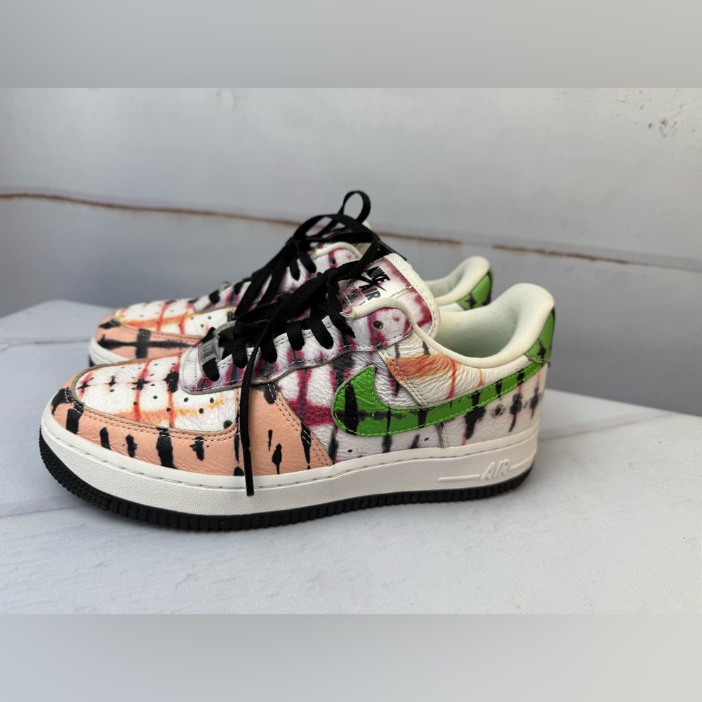 Nike Women's Multicolor Graphic Air Force 1 Sneakers